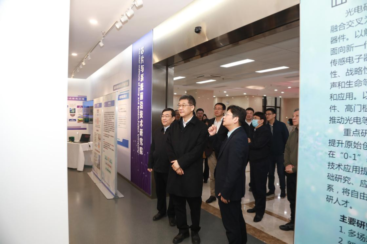 科技部副部长张雨东一行调研复旦大学