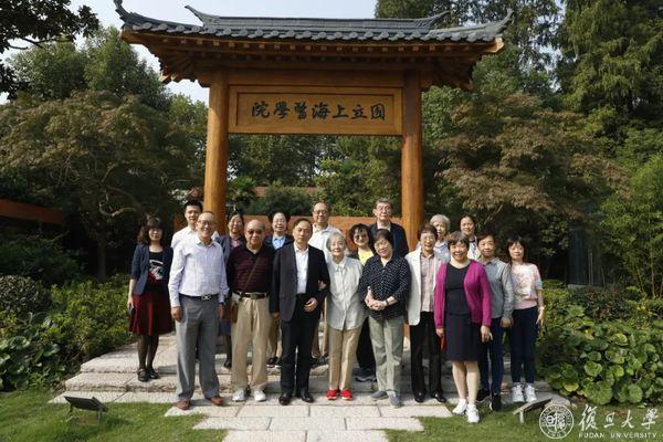 服裝色彩時尚職場畫（職場服裝色彩搭配）