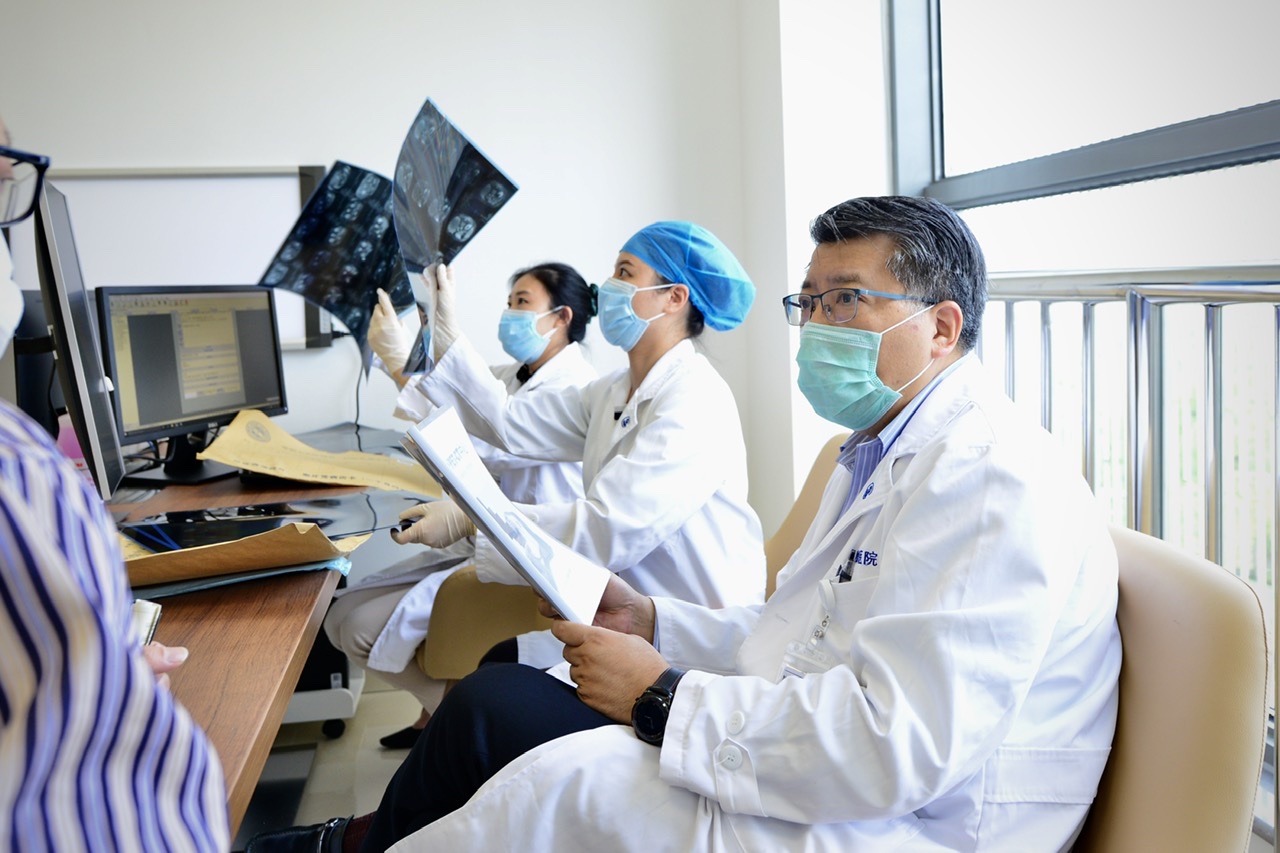 上观新闻:新晋银蛇奖师徒档:邵志敏、江一舟两代临床科学家,瞄准一个红颜杀手乳腺癌