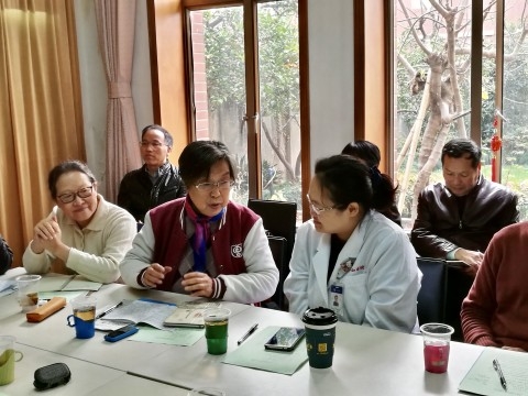 我校举行《复旦名师剪影》座谈会
