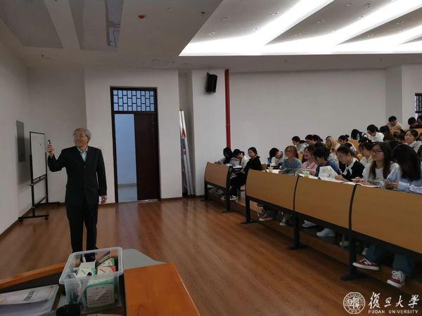 鹤发出征！复旦上医银龄教师在行动