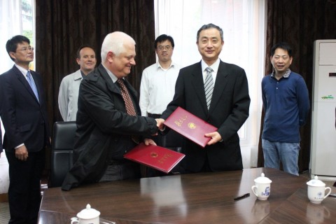 复旦大学与法国奥尔良大学签署交流合作协议