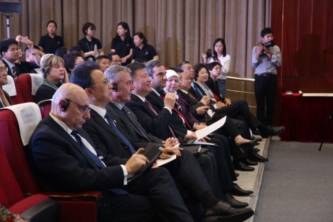 红十字与“一带一路”同行分享研讨会在附属华山医院举行