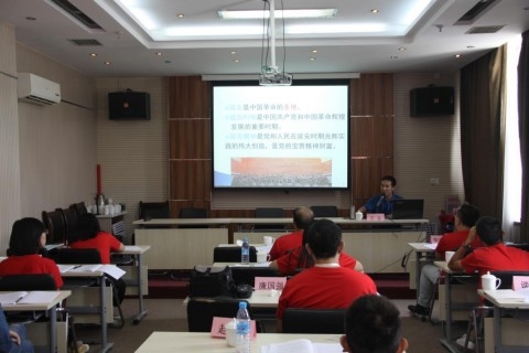 我校研究生骨干暑期读书班顺利结业