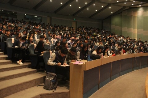 第53期学生入党积极分子培训班举行党的十八届六中全会精神学习专题报告