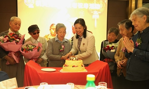 机关党工委举行逢五逢十敬老祝寿活动
