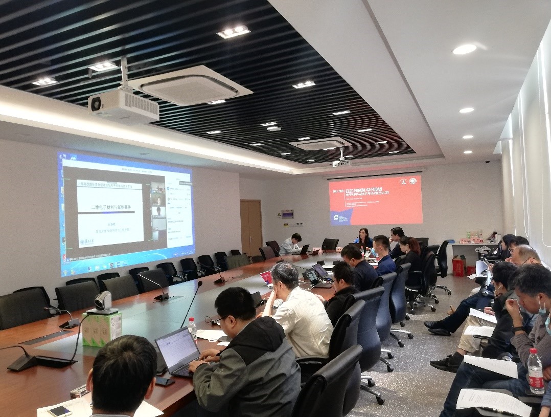 分论坛上,信息科学与工程学院教授郑立荣,丛春晓做专题报告.