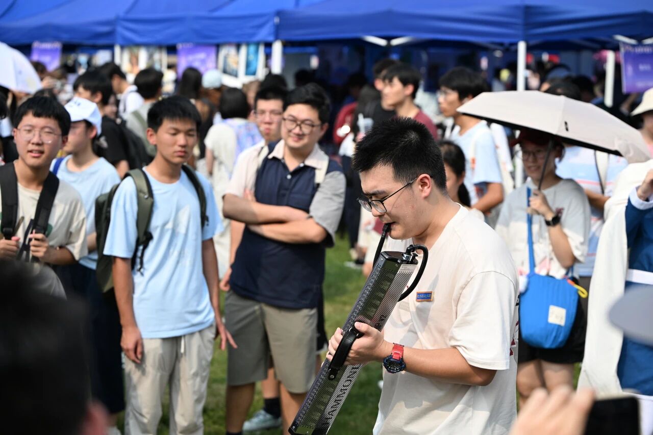 在“百团大战”中寻觅热爱与同好
