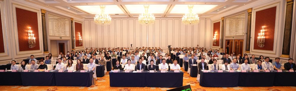 聚焦长期护理保险制度的中国模式与新发展，上海长护险高峰论坛举行