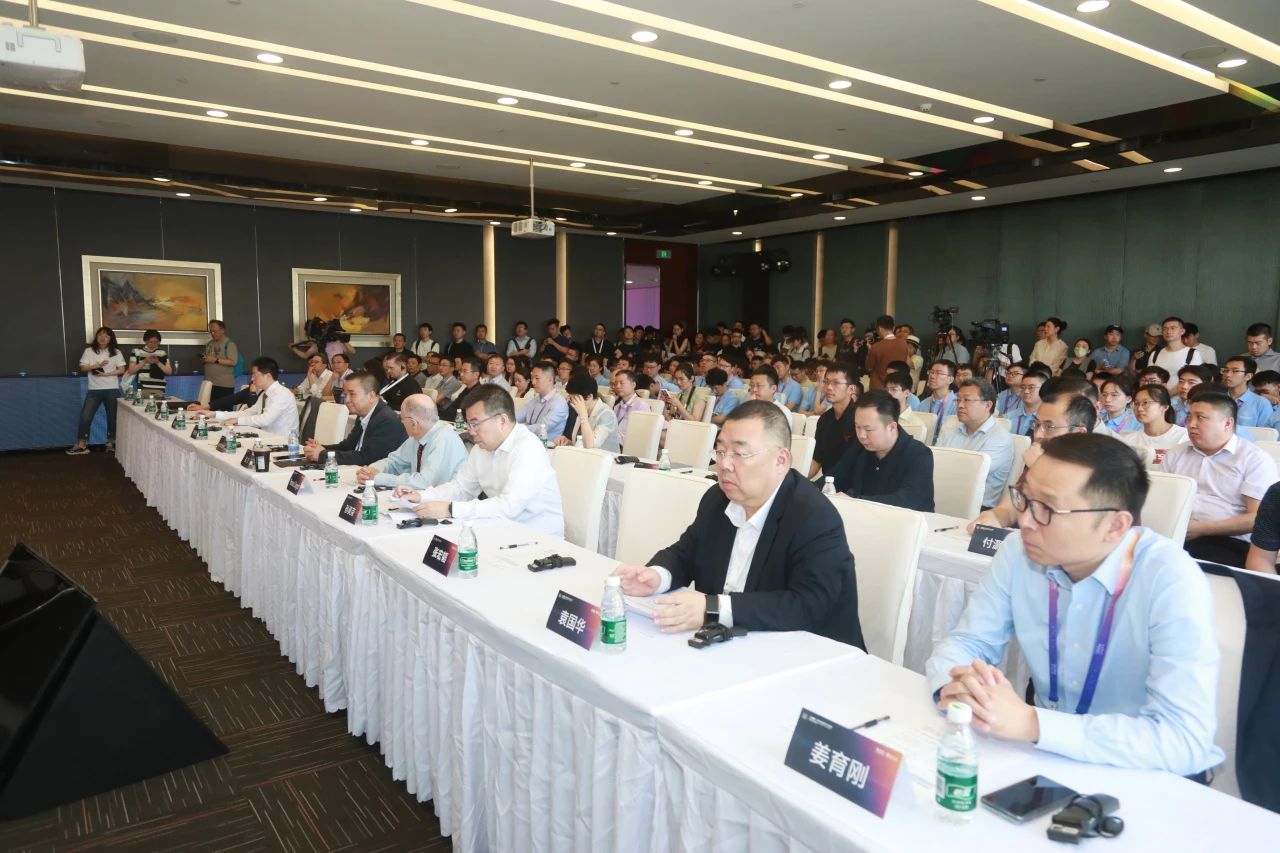 2024世界人工智能大会“人工智能：科研范式变革和产业发展”主题论坛举行，探讨AI时代大学如何站在科技创新的最前沿