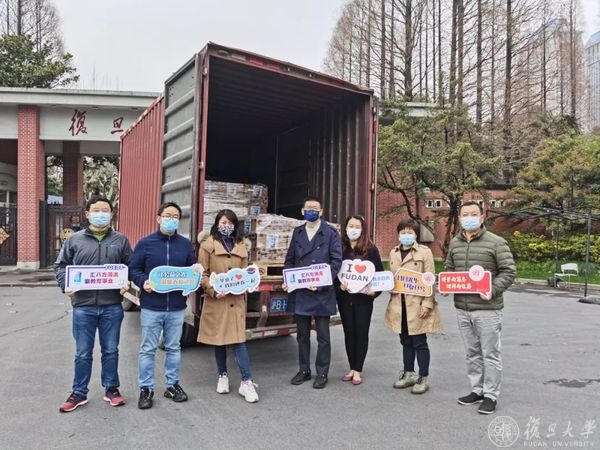 封闭封不住爱，校友和社会爱心的抗疫捐赠正驰援赶来…….