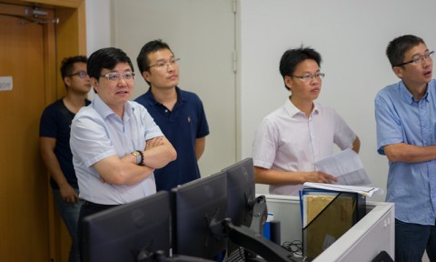 校领导检查新学期开学教学工作