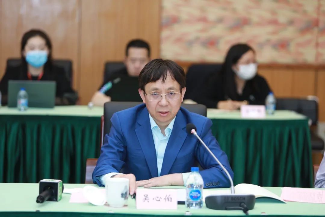推进学理化研究阐释，构建自主知识体系！主题教育“学思用”理论座谈会召开