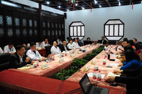 上海市卫生计生委赵丹丹一行到附属华山医院调研走访