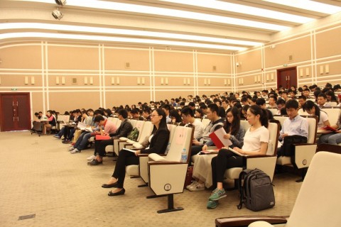 复旦大学党校第十四期预备党员、新生党员培训班开班